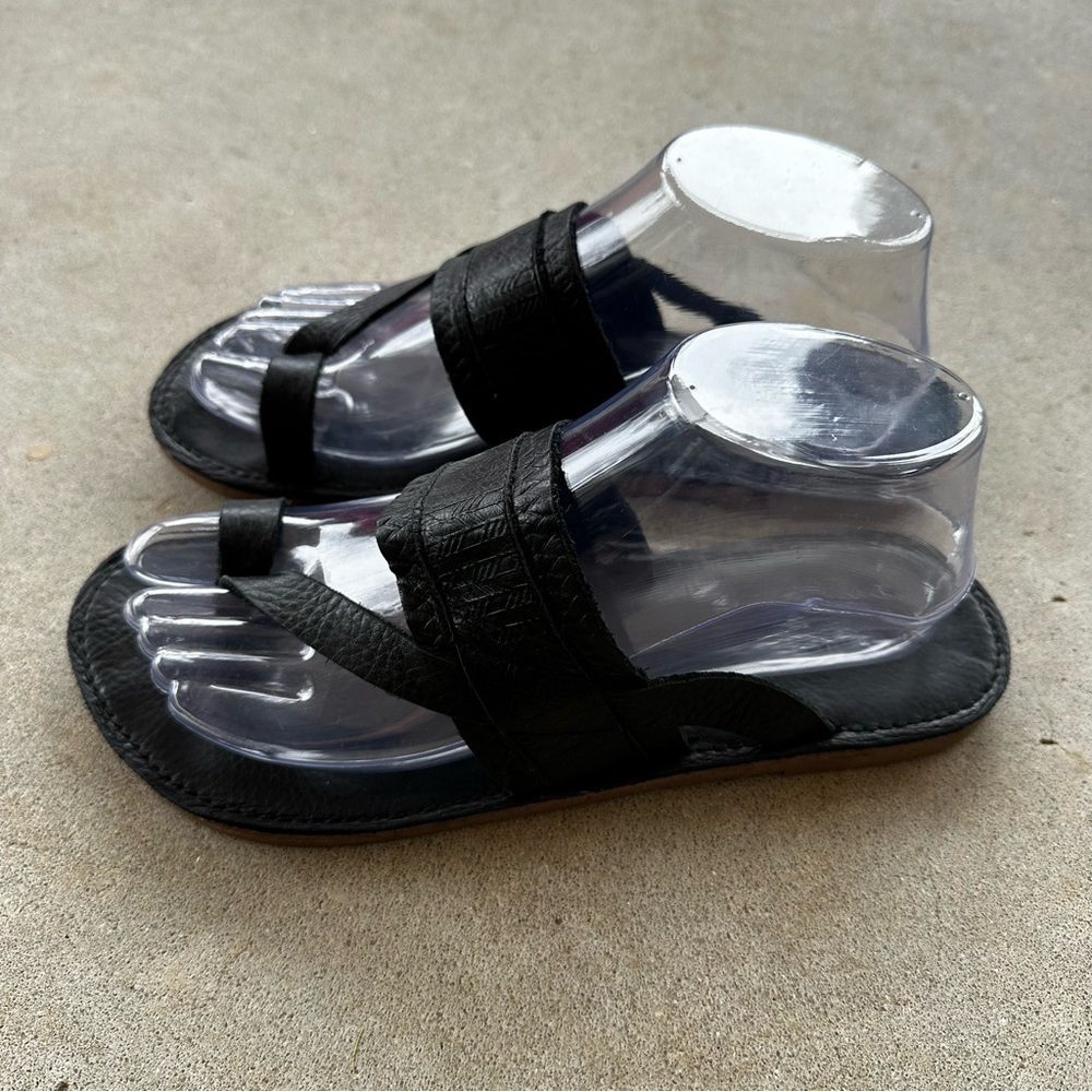 Toms Black Leather Sandals Cute Women’s Size 8